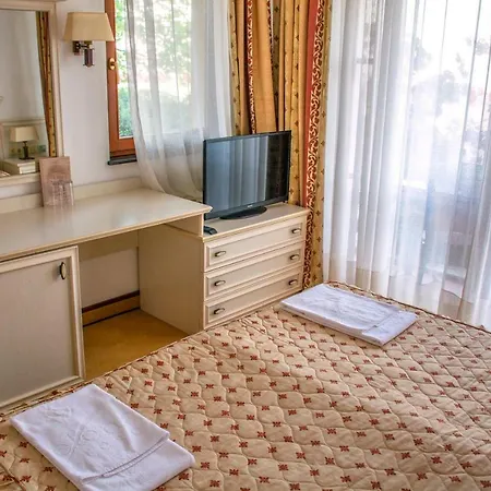 アパート Hellenic Beach Suites *